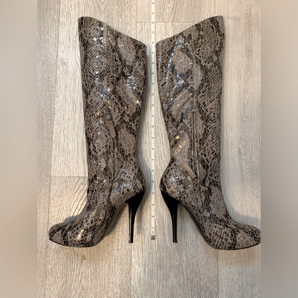 Snakeskin Patterned Knee-High Heeled Boots - Sz 5.5M